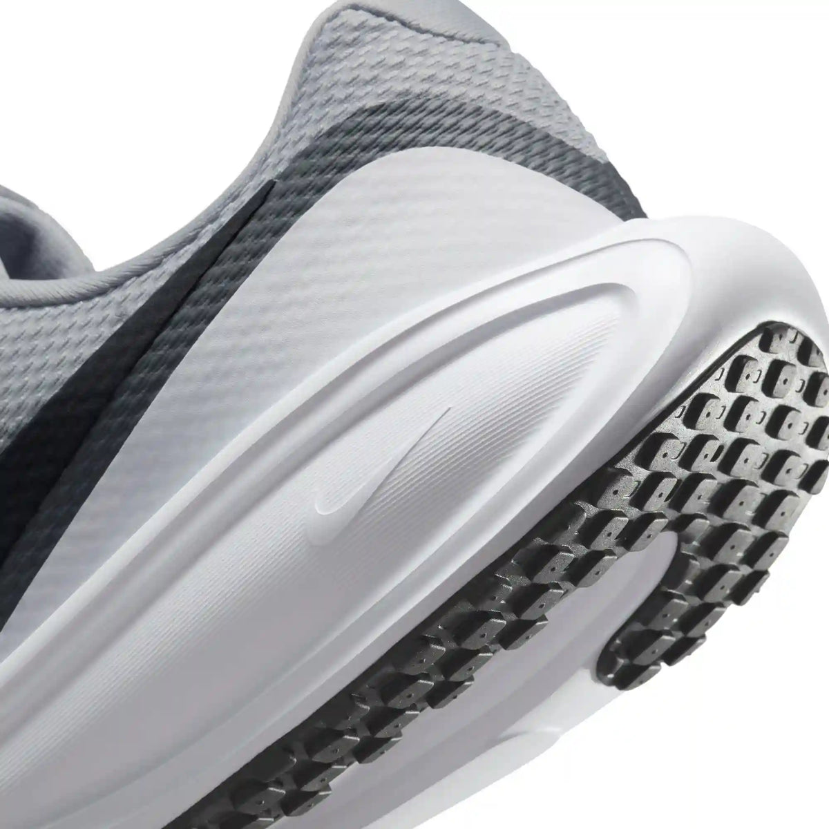 Nike Revolution 8