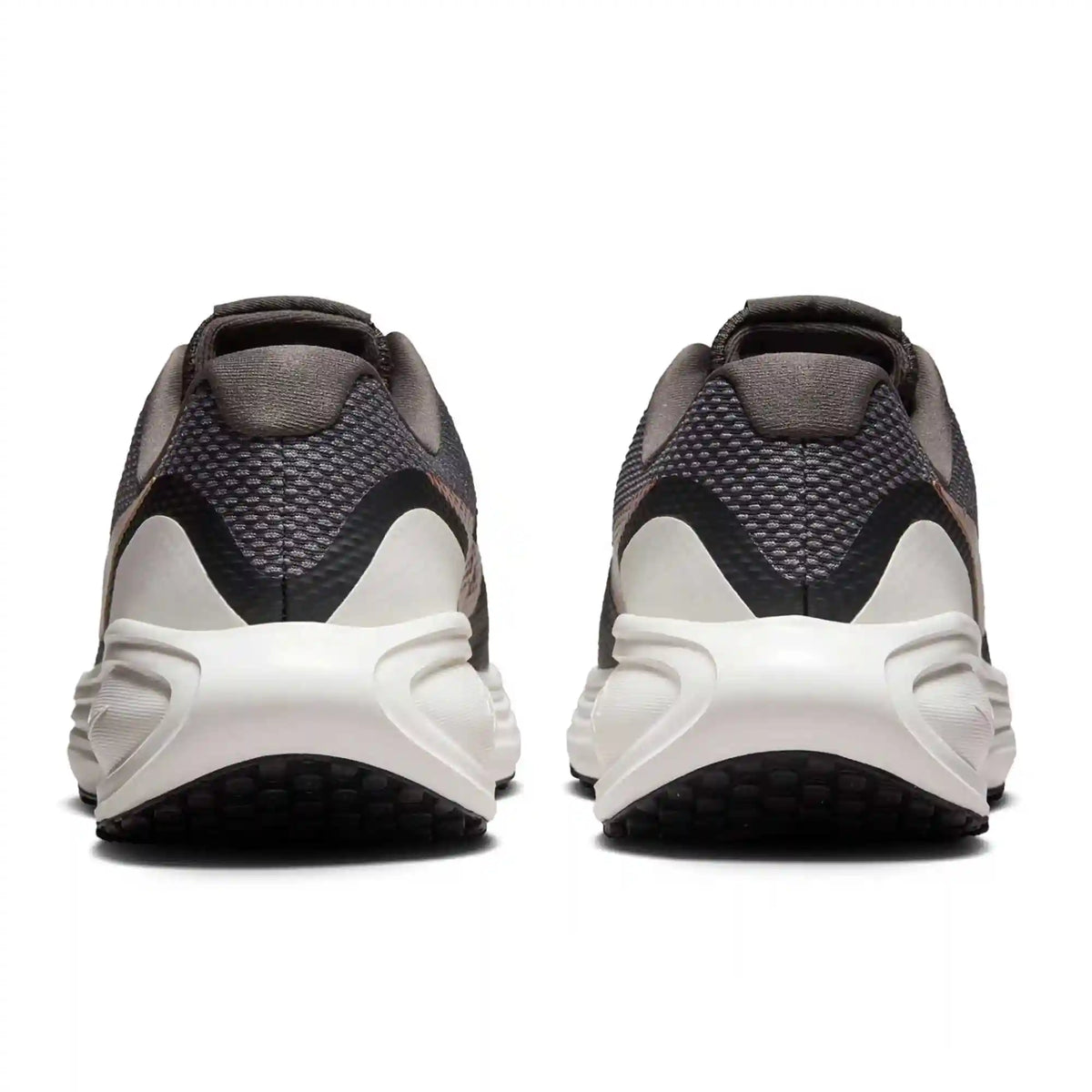 Nike Revolution 8