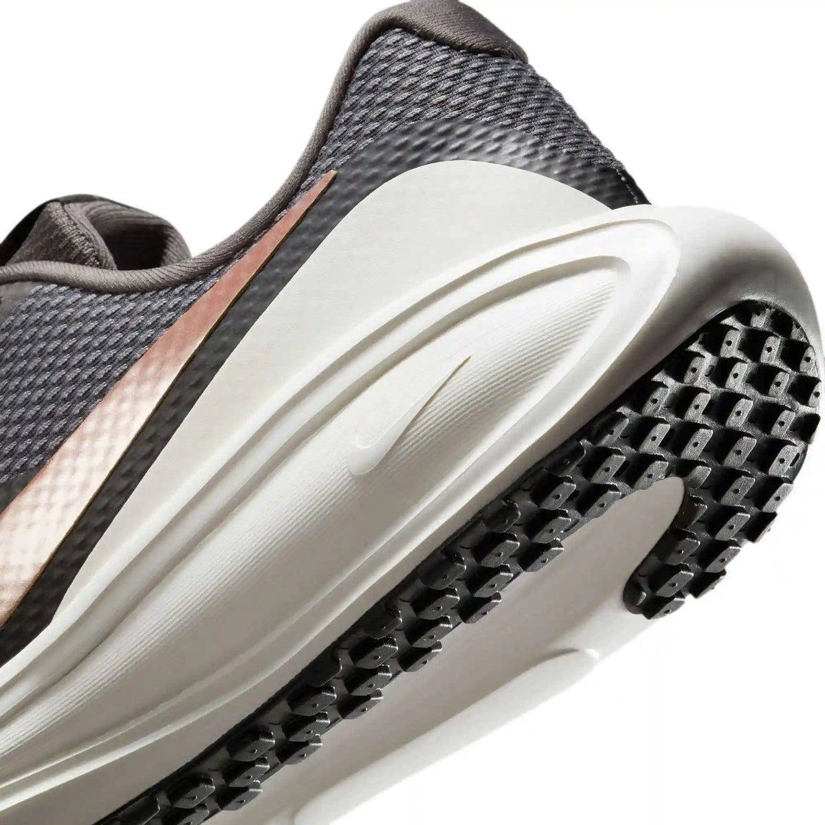 Nike Revolution 8