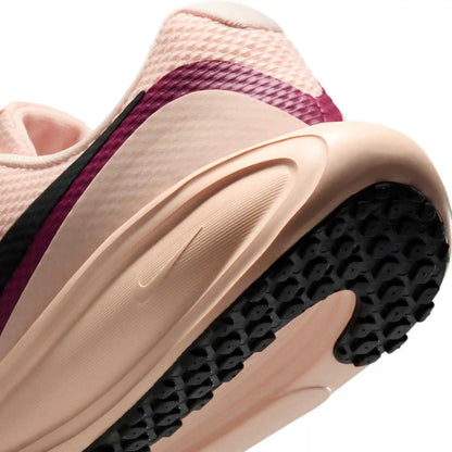 Nike Revolution 8