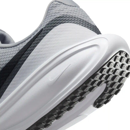 Nike Revolution 8